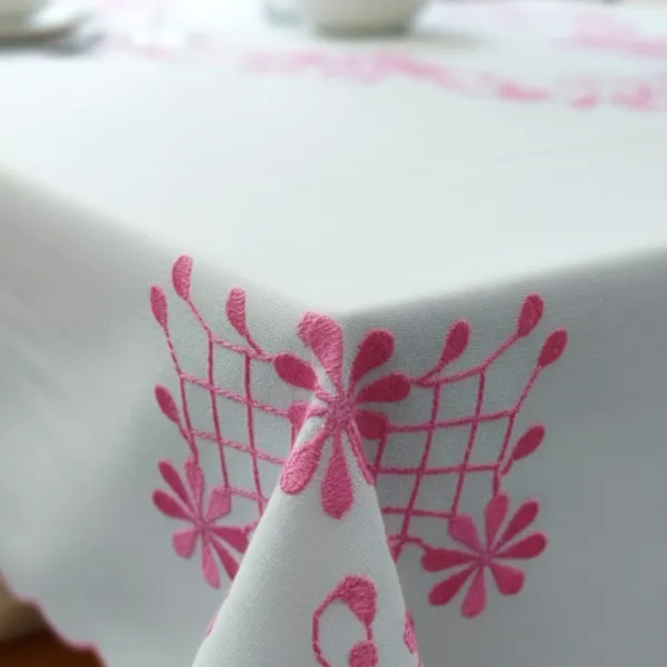 4_Seater_White_Cotton_Embroidered_Diamond_Table_Cloth