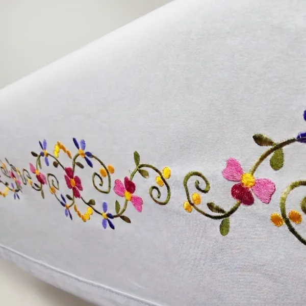 6_Seater_White_Cotton_Embroidered_Pink_Scarlet_Table_Cloth