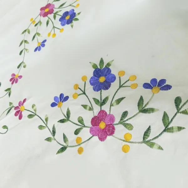 4_Seater_White_Cotton_Embroidered_Sunehri_Table_Cloth