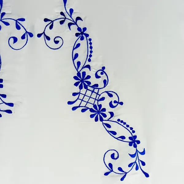 4_Seater_White_Cotton_Embroidered_Diamond_Table_Cloth
