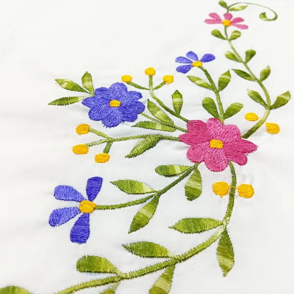 4_Seater_White_Cotton_Embroidered_Pink_Scarlet_Table_Cloth