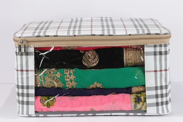 Multipurpose_Saree_Storage_Bag_With_Front_Transparent_Window_|_Laminated_Canvas_Printed_Fabric_Garment_Packing_Cover_|_Heavy_Zip_Organizer_(Check_Pattern)
