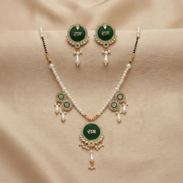 Handcrafted_Elegant_Emerald_Green_Necklace_And_Earrings_Set