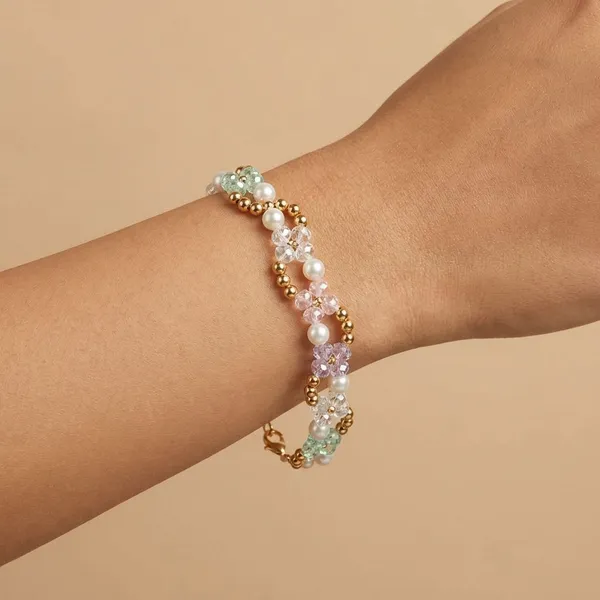 Handcrafted_Pearl_And_Crystal_Beaded_Bracelet_With_Gold_Accents