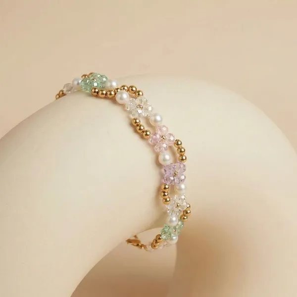 Handcrafted_Pearl_And_Crystal_Beaded_Bracelet_With_Gold_Accents