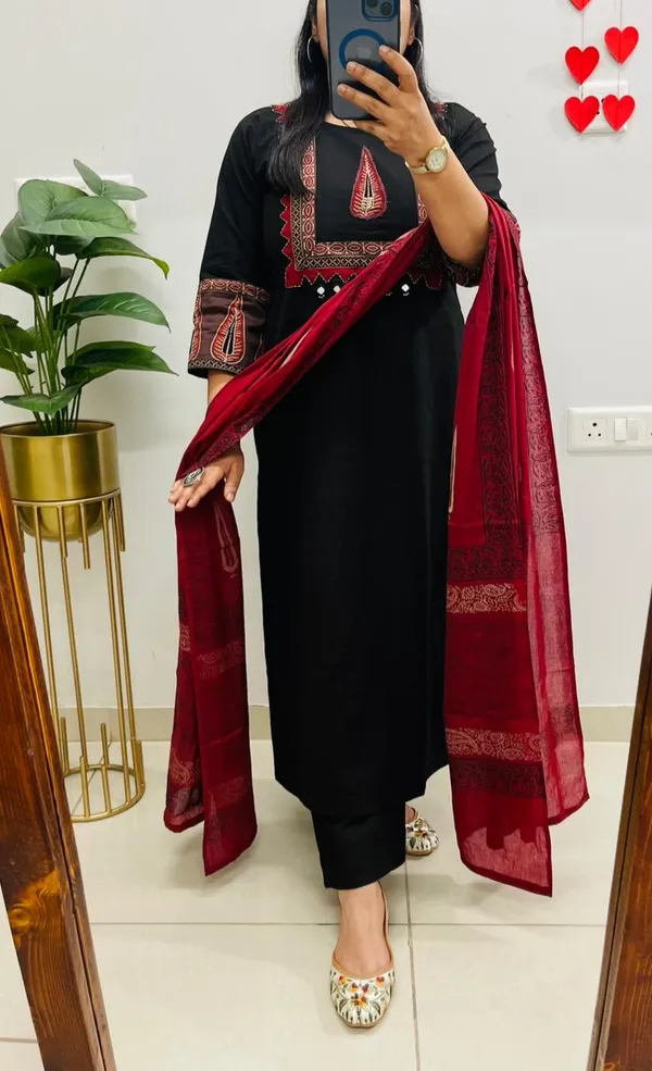 Black_Red_Cotton_Ajrakh_Kurta_Set_For_Women
