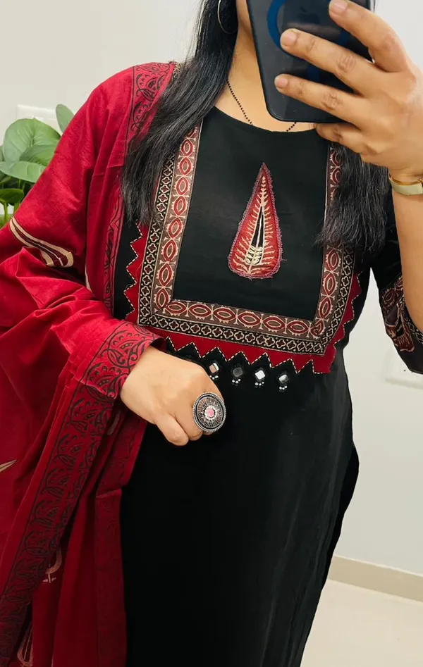 Black_Red_Cotton_Ajrakh_Kurta_Set_For_Women