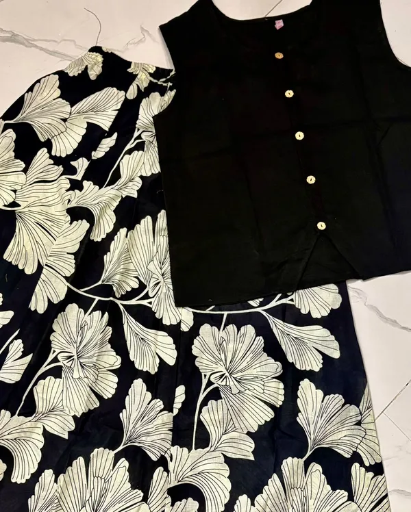 Black_Floral_Print_Sleeveless_Kurti_with_Flared_Palazzo