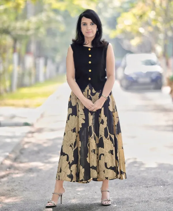 Black_Floral_Print_Sleeveless_Kurti_with_Flared_Palazzo