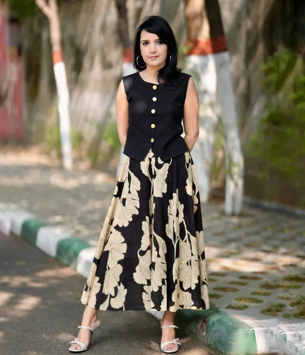 Black_Floral_Print_Sleeveless_Kurti_with_Flared_Palazzo
