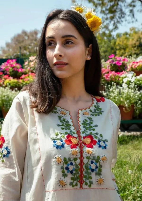Ivory_Floral_Embroidered_Cotton_Kurti