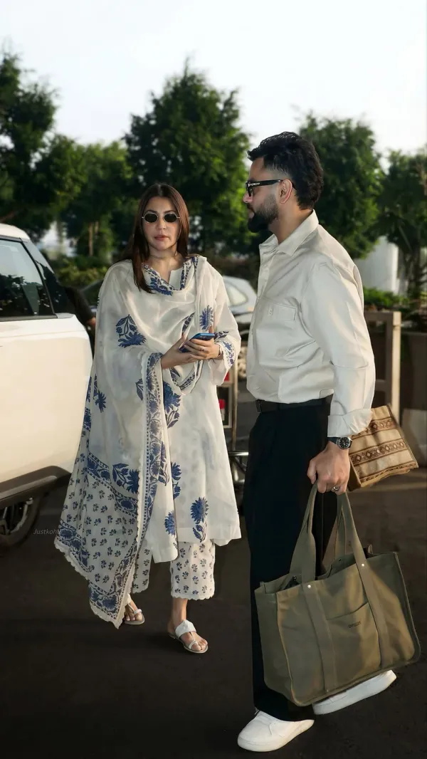 Blue_And_White_Floral_Cotton_Kurta_Set_For_Women