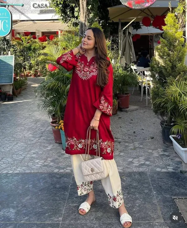 Red_Floral_Embroidered_V-Neck_Kurta_Set_with_Pants