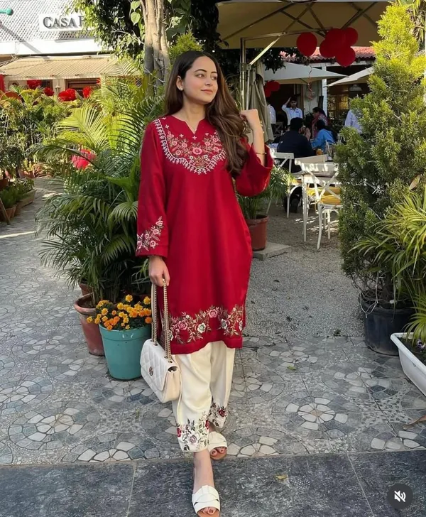 Red_Floral_Embroidered_V-Neck_Kurta_Set_with_Pants