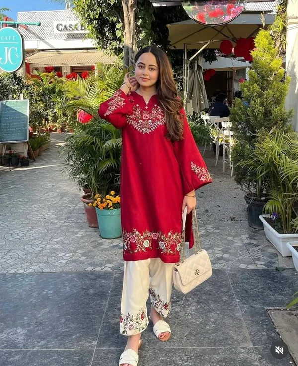 Red_Floral_Embroidered_V-Neck_Kurta_Set_with_Pants