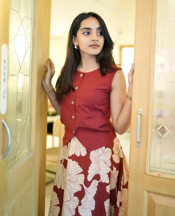 Red_Floral_Print_Sleeveless_Kurti_with_Flared_Palazzo