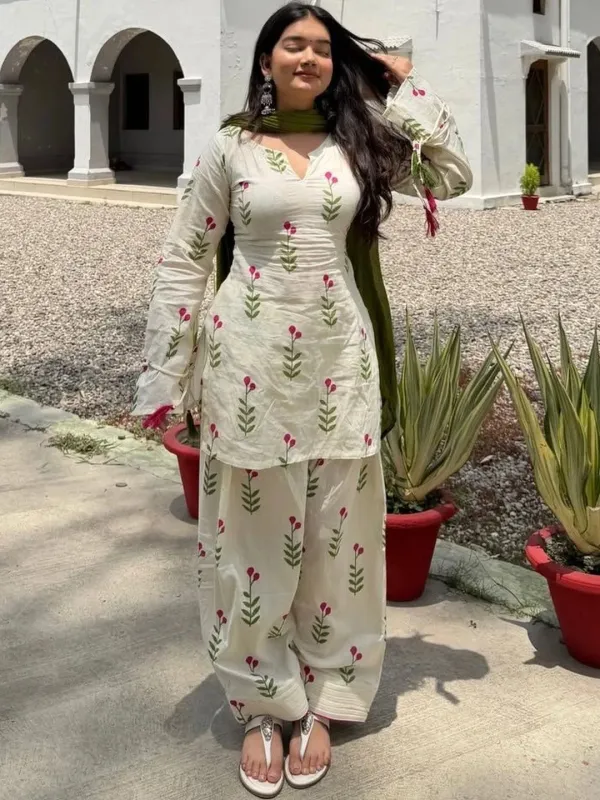Women_Floral_Printed_Regular_Kurta_with_Patiala_&_With_Dupatta