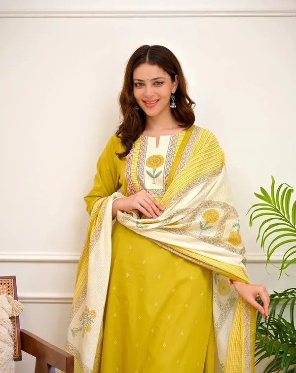 Women_Pure_Cotton_Kurta_Pant_Dupatta_Set_(Yellow)