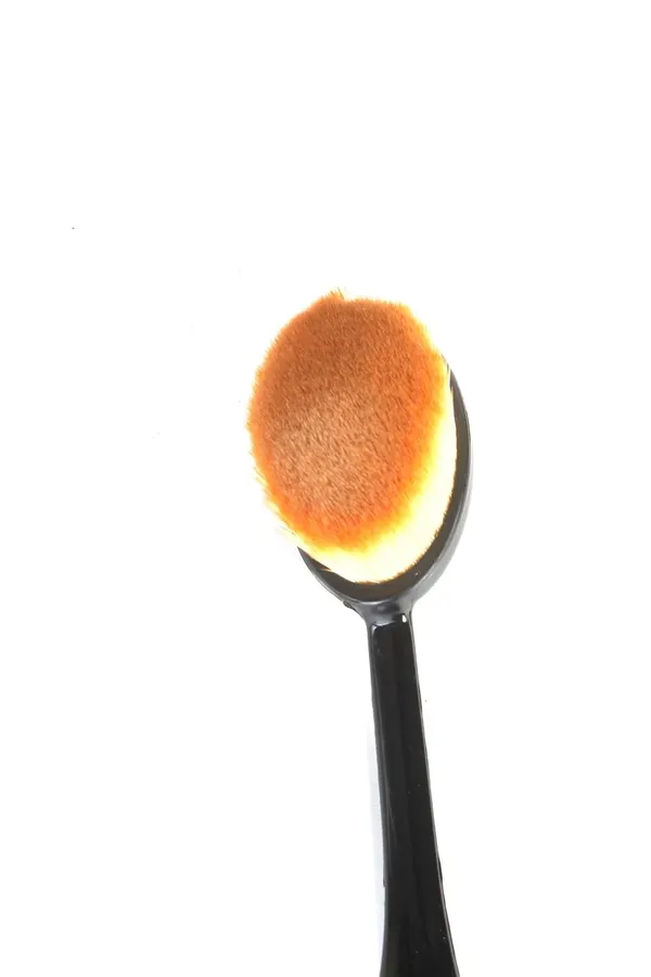 Oval_Makeup_Foundation_Brush