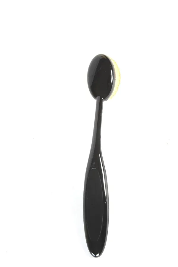Oval_Makeup_Foundation_Brush