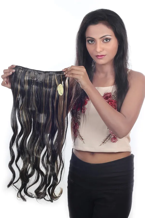 Black_With_Golden_Highlight_Synthetic_Hair_Extension_Natural_With_Golden_Highlight_25_Inch_Long_Curly_Hair_Extension_For_Women