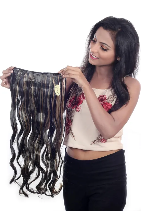 Black_With_Golden_Highlight_Synthetic_Hair_Extension_Natural_With_Golden_Highlight_25_Inch_Long_Curly_Hair_Extension_For_Women