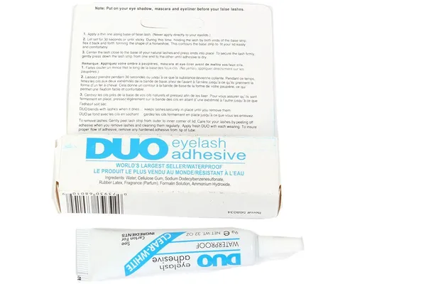 False_Eyelashes_with_Adhesive