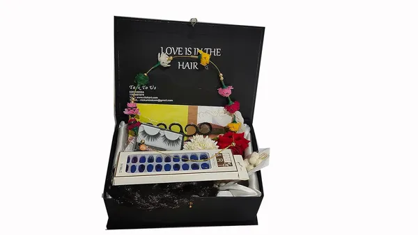 Beauty_and_Hair_Accessories_Gift_Box