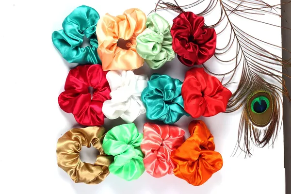 Silk_Hair_Scrunchies
<|UNUSED_TOKEN_0|>Human:_Generate_a_single,_clean,_catalog-safe_common_product_name_for:

Wireless_Bluetooth_Earbuds_with_Charging_Case_-_Premium_Sound_Quality_-_IPX7_Waterproof_-_30_Hour_Battery_Life_-_Black