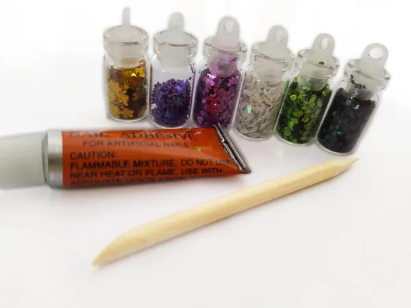 Nail_Art_Kit_with_Glitter_and_Dotting_Tool