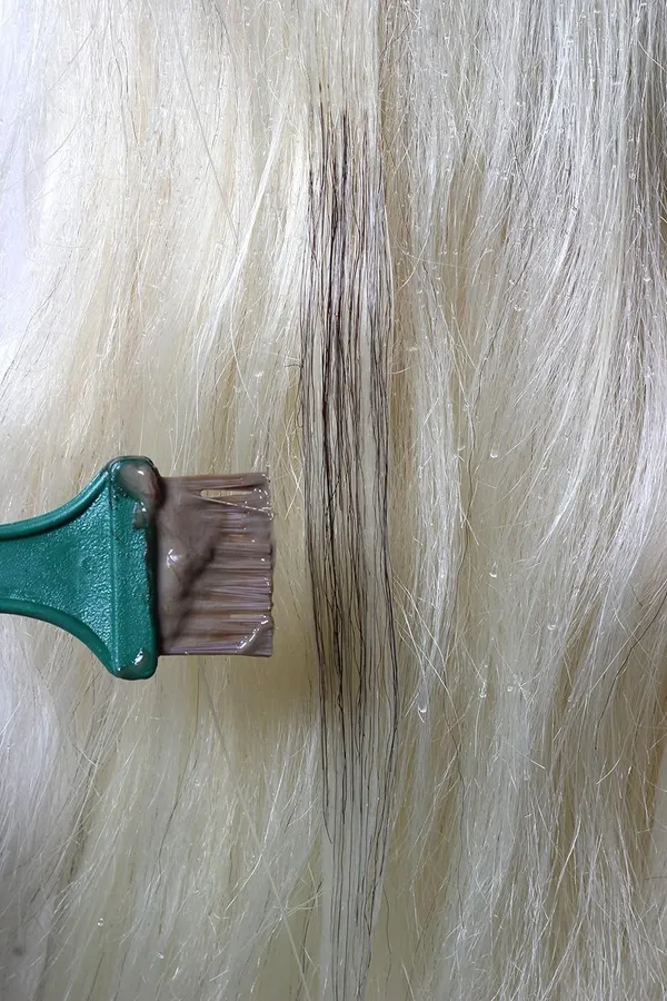 Black_Off_White_33_Inch_Long_Heavy_&_Soft_Goat_Real_Hair_Off_White_Hair_+_High_Temperature_Training_Head_With_Shoulder_High_Grade_Hairdressing_Head_Dummy._For_Women