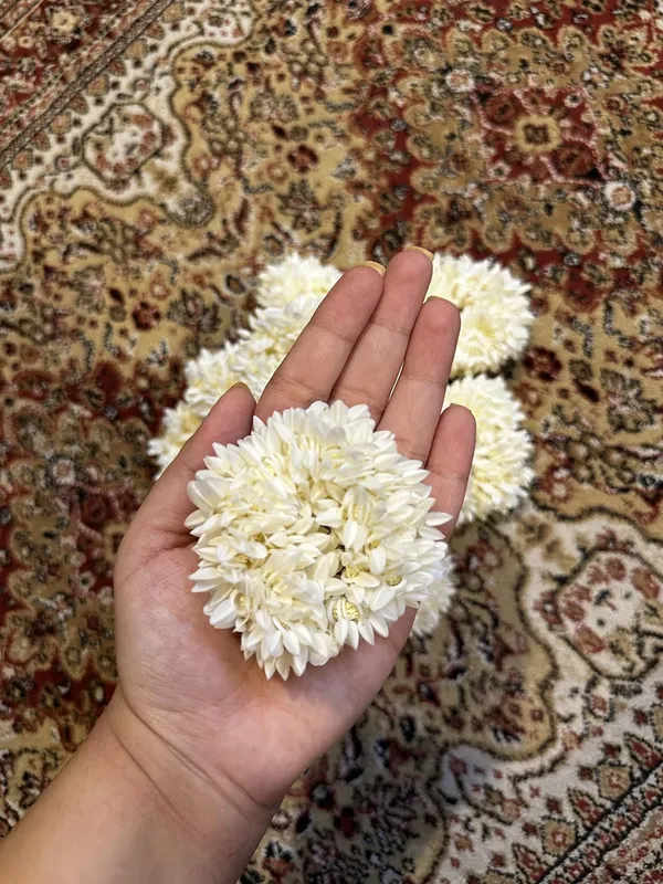 White_Hair_Gajra_For_Hair_Bun_Artificial_Mogra_Jasmine_Juda_Gajra_Stylish_Colourful_Flower_Hair_Accessories_Hair_Tie_Scrunchies_Rubber_Band_For_Wedding_&_Festive_Look_For_Women