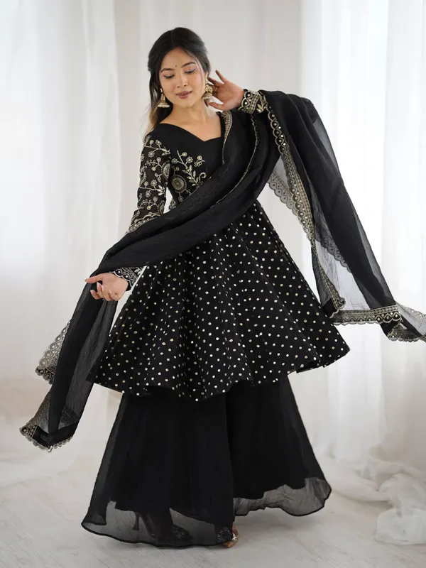 Black_Crunchy_Fabric_Kurti_With_Dupatta_And_Bottom_Wear_For_Women
