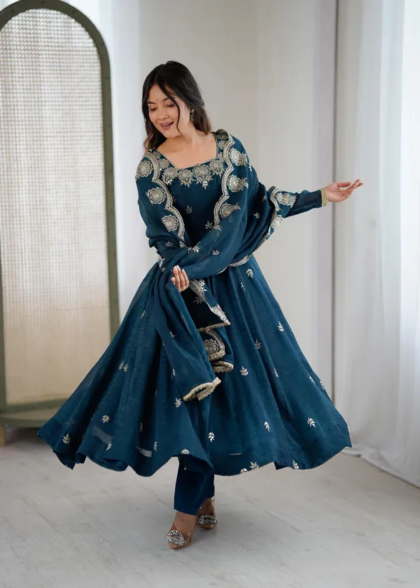 Blue_Crunchy_Fabric_Kurti_With_Dupatta_And_Bottom_Wear_For_Women