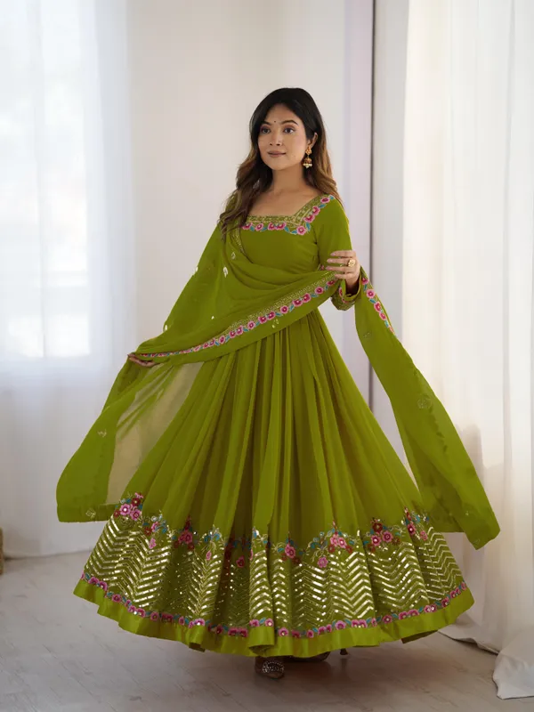 Green_Heavy_Georgette_Anarkali_Gown_For_Women
