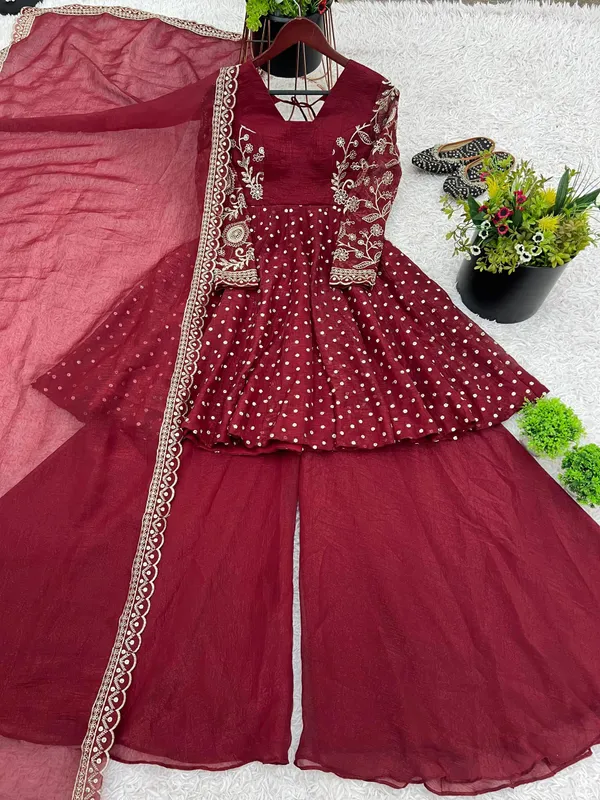 Maroon_Crunchy_Fabric_Kurti_With_Dupatta_And_Bottom_Wear_For_Women