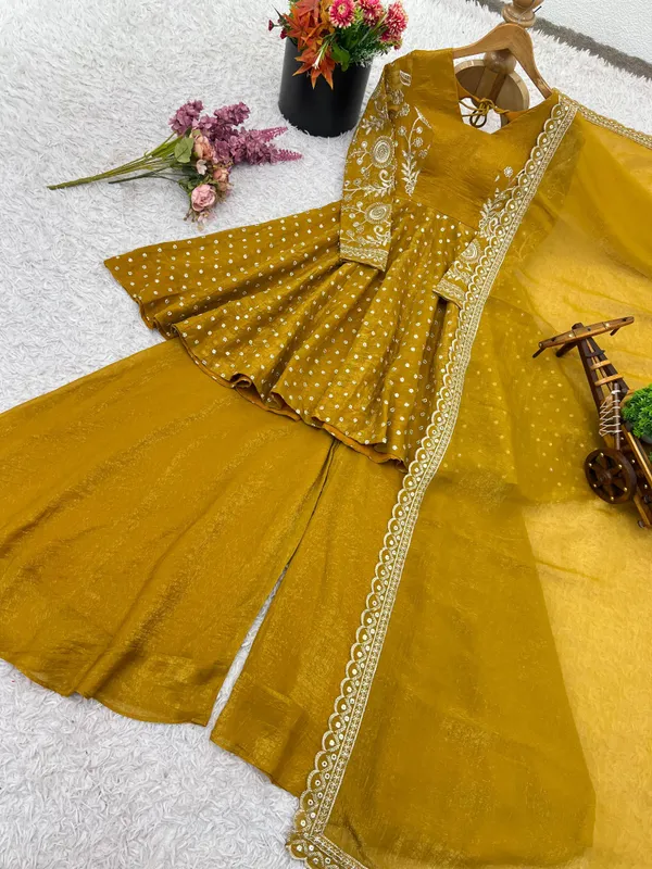 Yellow_Crunchy_Fabric_Kurti_With_Dupatta_And_Bottom_Wear_For_Women