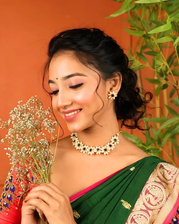Green_Moti_Pushpa_Chinchpeti_Necklace_Set_For_Women
