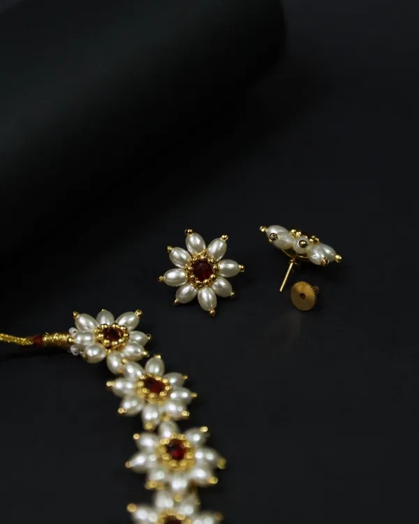 Red_Moti_Pushpa_Chinchpeti_Necklace_Set_For_Women