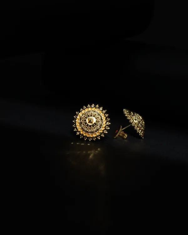Gold_Kundan-Chakra_Micro_Plated_Studs_For_Women