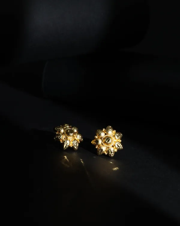 Gold_Faceted_Petal_Studs_Earrings_For_Women