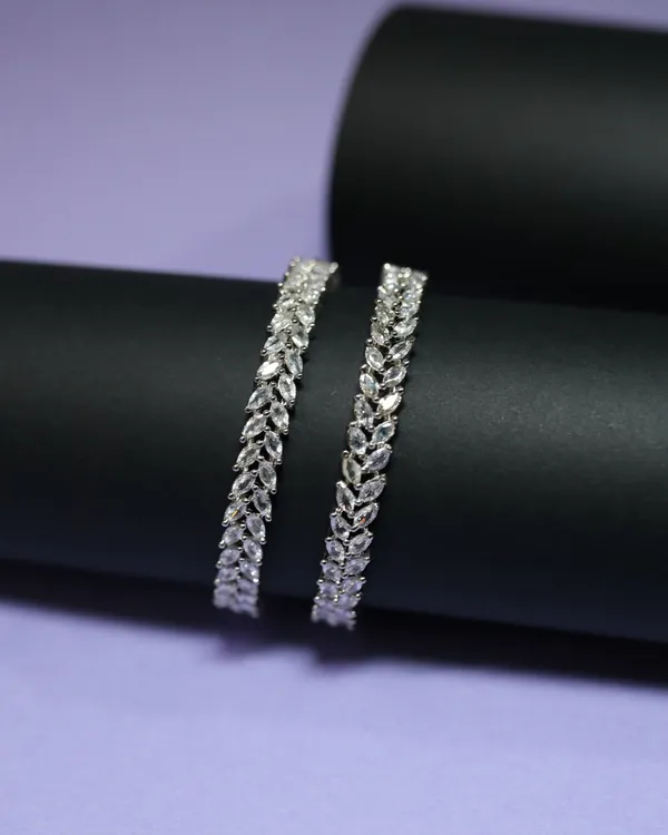 Sleek_Feather_Sparkle_Jewellery_Set_For_Women