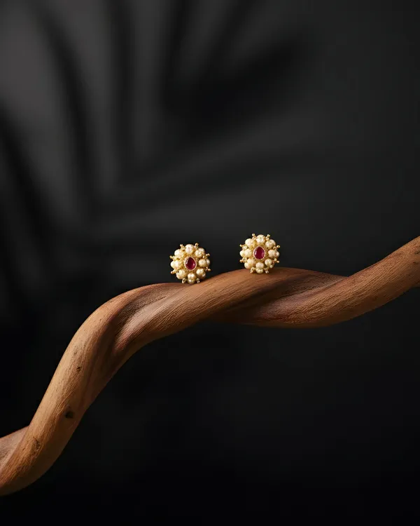 Pearl_&_Kundam_Accent_Studs_Earrings_For_Women