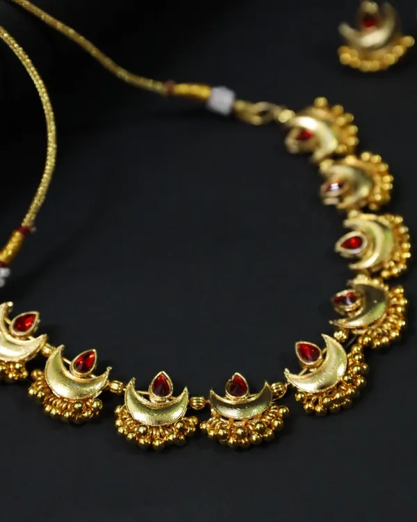 Red_Micro-Plated_Chandbali_Choker_Set_For_Women