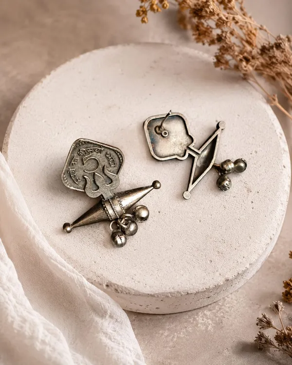 5_Paisa_Trishul_Oxidised_Dangle_Earrings