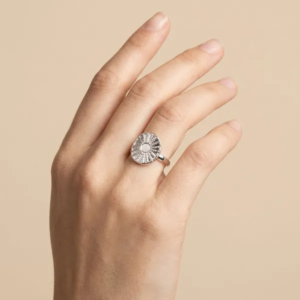 Silver_Tone_Sunburst_Ribbed_Texture_Stainless_Steel_Anti_Tarnish_Minimalist_Linked_Adjustable_Ring,_18K_Gold_Plated_Ring_For_Women