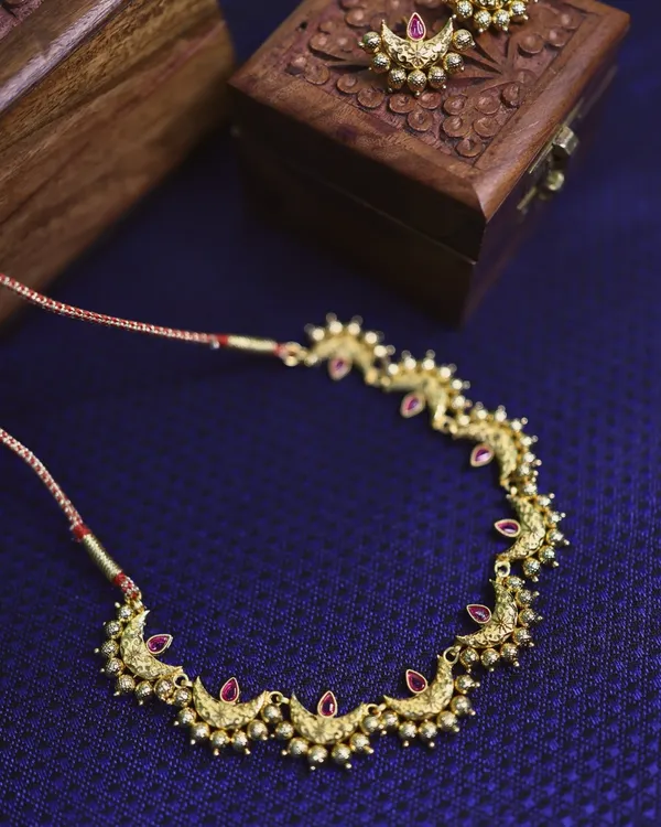 Gold_Rajwada_Kolhapuri_Saaj_Necklace_Set_For_Women