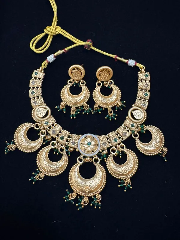 Gold_Mayura_Pushpa_Temple_Choker_Set_For_Women