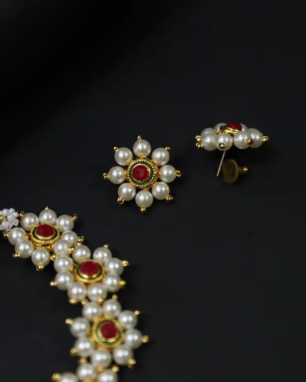White_And_Red_Floral_Moti_Chinchpeti_Jewellery_Set_For_Women