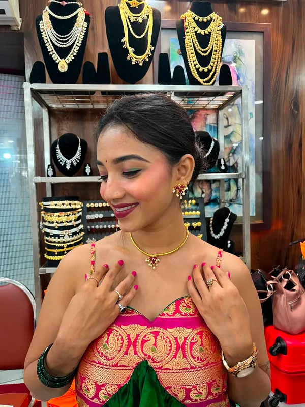 Micro-Plated_Sari_in_Ruby_Elegance_Necklace_Set_with_Pearl_Detailing